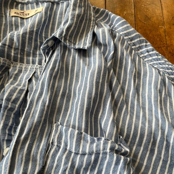 Women’s Hollister Button Down Casual Shirt - Medium - Picture 3 of 3